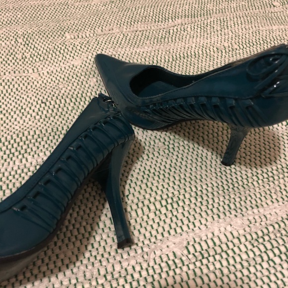 Quipid Teal Pointed Toe Pumps - Picture 7 of 8